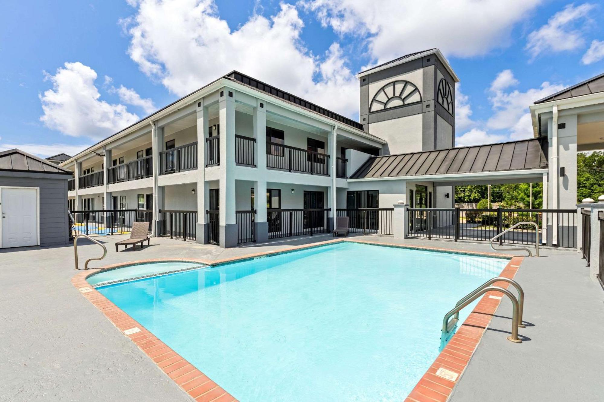 Econo Lodge Inn & Suites Ocean Springs - Biloxi Exterior photo