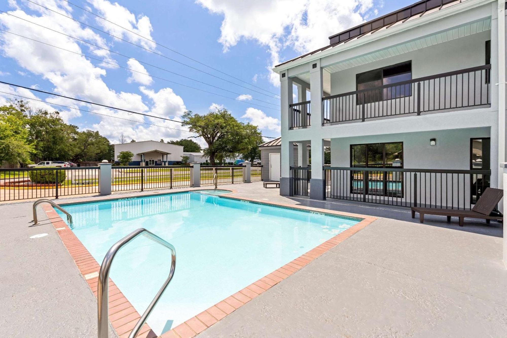 Econo Lodge Inn & Suites Ocean Springs - Biloxi Exterior photo
