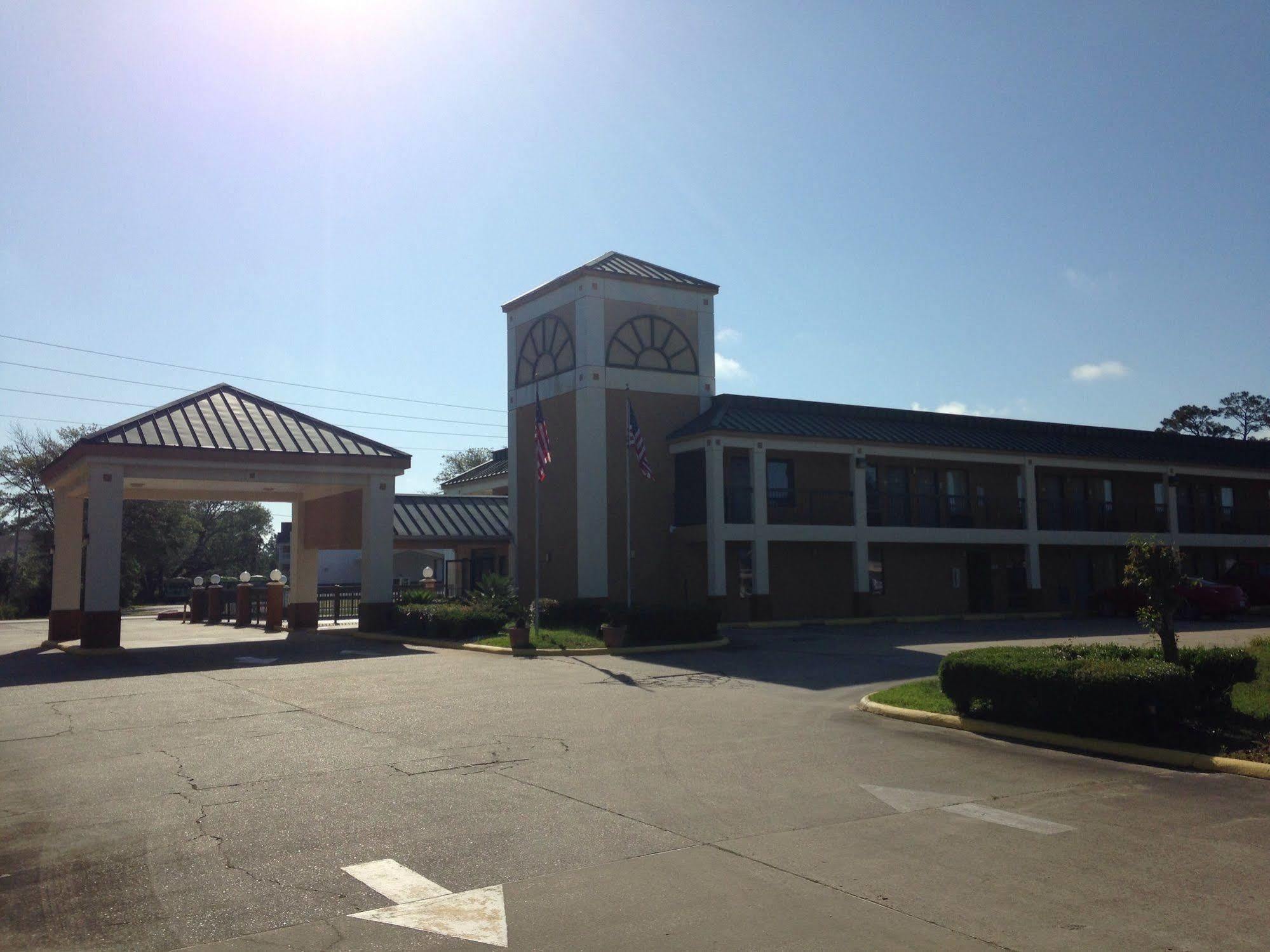 Econo Lodge Inn & Suites Ocean Springs - Biloxi Exterior photo
